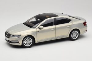 Skoda Superb Mk3 Auriu Paudi Model 1:18 ZSS000006GOLD Metal