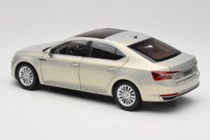 Skoda Superb Mk3 Auriu Paudi Model 1:18 ZSS000006GOLD Metal - imaginea 7 din 8