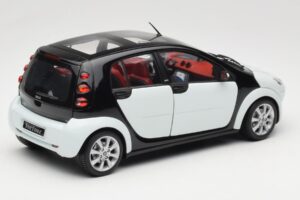 Smart Forfour Alb Kyosho 1:18 0019141V001C01Q00 Metal - imaginea 3 din 8