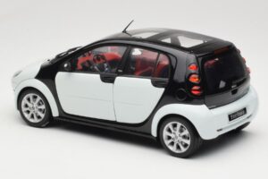 Smart Forfour Alb Kyosho 1:18 0019141V001C01Q00 Metal - imaginea 7 din 8