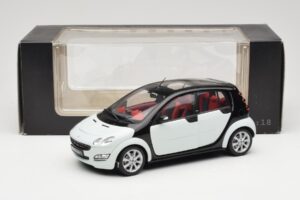 Smart Forfour Alb Kyosho 1:18 0019141V001C01Q00 Metal - imaginea 8 din 8