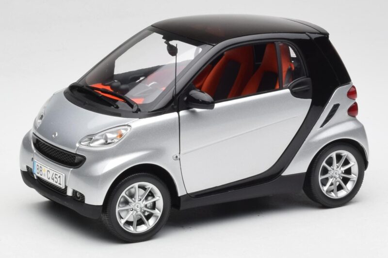 Smart Fortwo Coupé W451 Argintiu & Negru Minichamps 1:18 Q0022528V001C75Q00 Metal