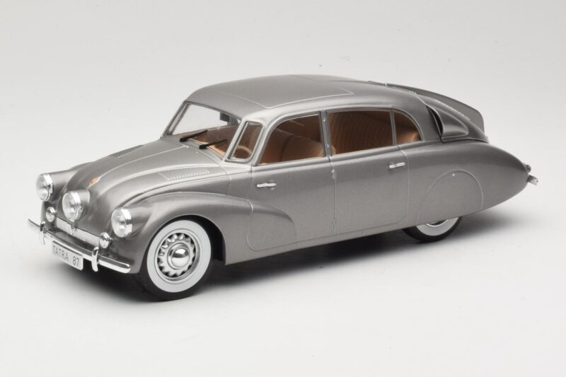 Tatra 87 Gri MCG 1:18 MCG18068 Metal