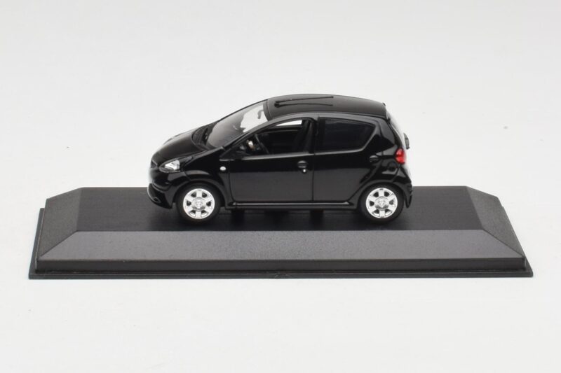 Toyota Aygo AB10 Negru Minichamps 1:43 400166401 Metal