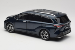 Toyota Granvia Albastru Închis OEM 1:18 FCL22GR803 Metal - imaginea 7 din 8