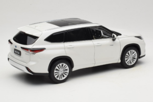 Toyota Highlander XU70 Alb OEM 1:18 26071-2011 Metal - imaginea 3 din 8