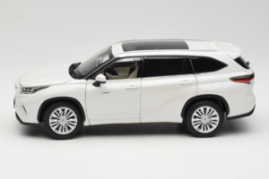 Toyota Highlander XU70 Alb OEM 1:18 26071-2011 Metal - imaginea 4 din 8
