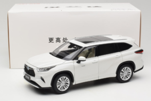 Toyota Highlander XU70 Alb OEM 1:18 26071-2011 Metal - imaginea 8 din 8