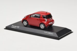 Toyota iQ Roșu Minichamps 1:43 400166800 Metal - imaginea 3 din 4
