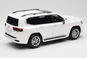 Toyota Land Cruiser J300 ZX Alb LCD 1:18 LCD18013-ZX-WH Metal - imaginea 3 din 8