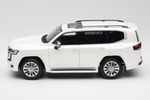 Toyota Land Cruiser J300 ZX Alb LCD 1:18 LCD18013-ZX-WH Metal - imaginea 4 din 8