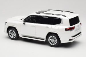 Toyota Land Cruiser J300 ZX Alb LCD 1:18 LCD18013-ZX-WH Metal - imaginea 7 din 8