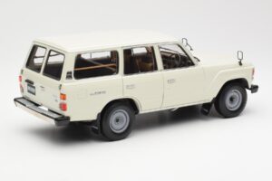 Toyota Land Cruiser J60 Alb Kyosho 1:18 08956W Metal - imaginea 3 din 8