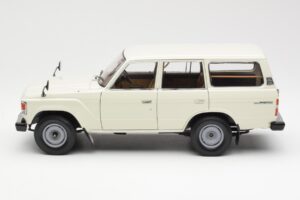 Toyota Land Cruiser J60 Alb Kyosho 1:18 08956W Metal - imaginea 4 din 8