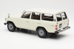 Toyota Land Cruiser J60 Alb Kyosho 1:18 08956W Metal - imaginea 7 din 8