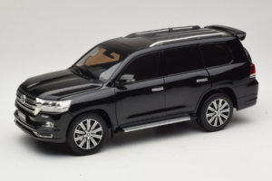 Toyota Land Cruiser LC200 Negru Kengfai 1:18 KF024-13 Metal