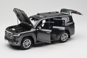 Toyota Land Cruiser LC300 ZX Gri LCD 1:18 LCD18013-ZX-GR Metal - imaginea 2 din 8