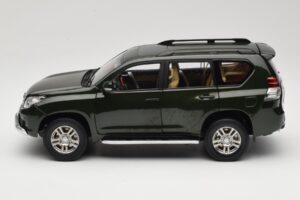 Toyota Land Cruiser Prado J150 Verde Paudi Model 1:18 623132-GR Metal - imaginea 4 din 8