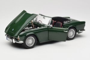 Triumph TR4 British Racing Green Revell 1:18 08827-T1 Metal - imaginea 2 din 8
