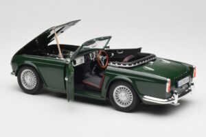 Triumph TR4 British Racing Green Revell 1:18 08827-T1 Metal - imaginea 5 din 8