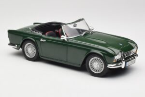 Triumph TR4 British Racing Green Revell 1:18 08827-T1 Metal - imaginea 6 din 8