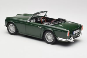 Triumph TR4 British Racing Green Revell 1:18 08827-T1 Metal - imaginea 7 din 8