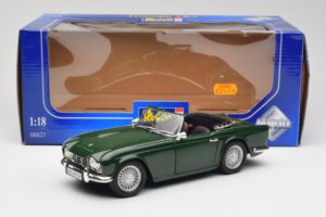 Triumph TR4 British Racing Green Revell 1:18 08827-T1 Metal - imaginea 8 din 8