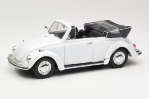 Volkswagen 1302 LS Cabriolet Alb Revell 1:18 8415 Metal