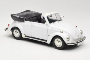 Volkswagen 1302 LS Cabriolet Alb Revell 1:18 8415 Metal - imaginea 6 din 8