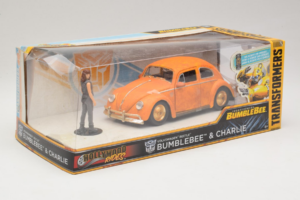 Volkswagen Beetle Bumblebee Transformers With Figure Metals Diecast 1:24 30114 Metal - imaginea 2 din 3
