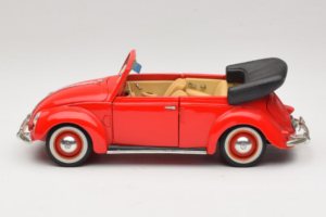 Volkswagen Beetle Cabriolet Roșu Maisto 1:18 56010 Metal - imaginea 4 din 8