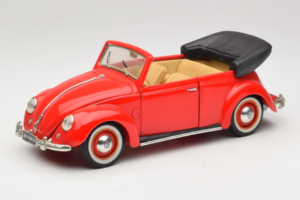 Volkswagen Beetle Cabriolet Roșu Maisto 1:18 56010 Metal