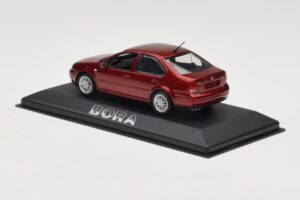 Volkswagen Bora Mk4 Red Metallic Minichamps 1:43 VW003 Metal - imaginea 3 din 4