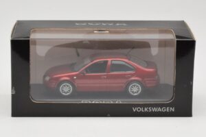 Volkswagen Bora Mk4 Red Metallic Minichamps 1:43 VW003 Metal - imaginea 4 din 4