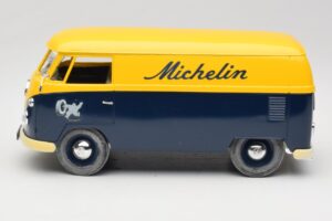 Volkswagen T1 Combi Michelin Negru & Galben Solido 1:18 9406 Metal - imaginea 4 din 8