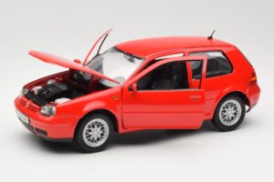 Volkswagen Golf Mk4 GTI Roșu Revell 1:18 08943 Metal - imaginea 2 din 8