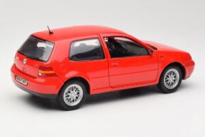 Volkswagen Golf Mk4 GTI Roșu Revell 1:18 08943 Metal - imaginea 3 din 8