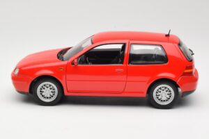 Volkswagen Golf Mk4 GTI Roșu Revell 1:18 08943 Metal - imaginea 4 din 8