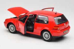 Volkswagen Golf Mk4 GTI Roșu Revell 1:18 08943 Metal - imaginea 5 din 8