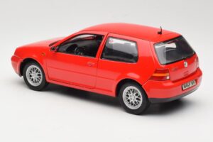 Volkswagen Golf Mk4 GTI Roșu Revell 1:18 08943 Metal - imaginea 7 din 8