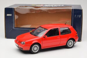 Volkswagen Golf Mk4 GTI Roșu Revell 1:18 08943 Metal - imaginea 8 din 8