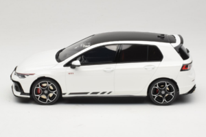 Volkswagen Golf Mk8 GTI Clubsport Pure White Otto 1:18 OT1221 Rășină - imaginea 3 din 6
