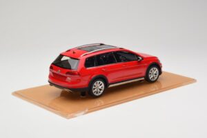 Volkswagen Golf Mk7 Alltrack Tornado Red DNA 1:18 DNA000035 Rășină - imaginea 2 din 6