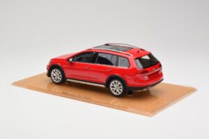 Volkswagen Golf Mk7 Alltrack Tornado Red DNA 1:18 DNA000035 Rășină - imaginea 5 din 6