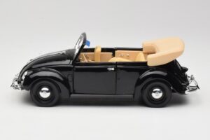 Volkswagen Broscuța Cabriolet Negru Maisto 1:18 37800-M6 Metal - imaginea 4 din 8