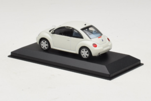 Volkswagen New Beetle Alb Minichamps 1:43 430058005 Metal - imaginea 3 din 4
