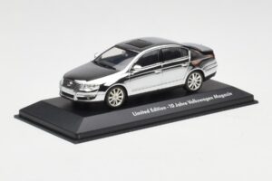 Volkswagen Passat B6 Chrome Silver 10 Years Volkswagen Magazine Minichamps 1:43 PASSAT004 Metal - imaginea 2 din 4