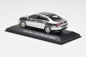 Volkswagen Passat B6 Chrome Silver 10 Years Volkswagen Magazine Minichamps 1:43 PASSAT004 Metal - imaginea 3 din 4