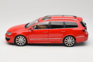 Volkswagen Passat B6 R36 Variant Roșu NZG 1:18 KF044-5 Metal - imaginea 4 din 8