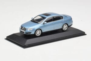 Volkswagen Passat B6 Blue Metallic Minichamps 1:43 PASSAT002 Metal - imaginea 2 din 4